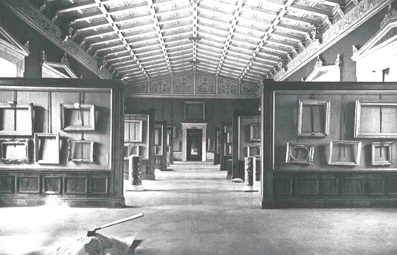 Шатровый зал Эрмитажа во время войны